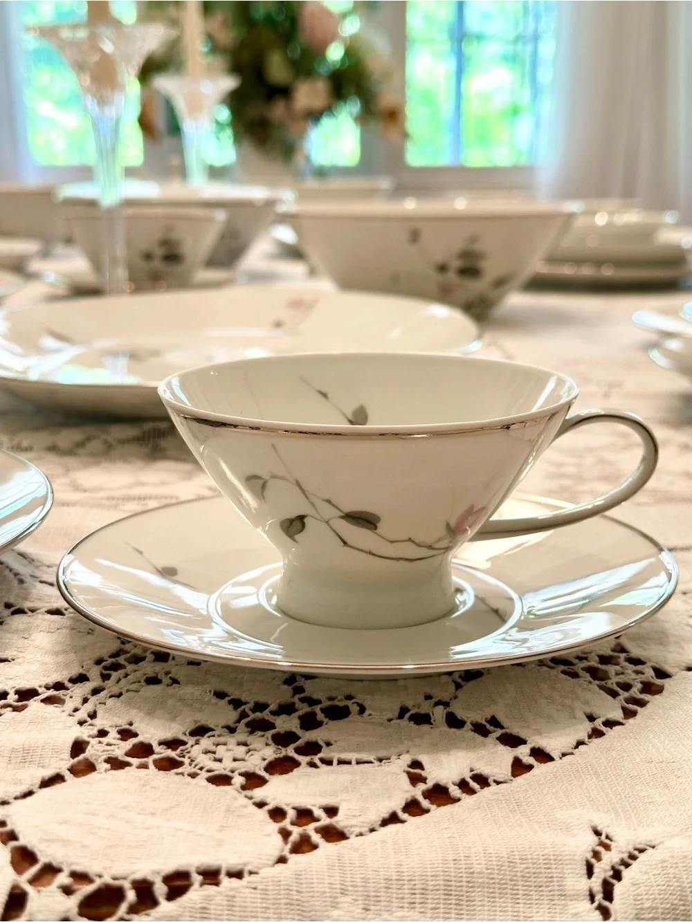 Immaculate 100 Piece Grand Service for 12 MCM Rosenthal Japanese Quince